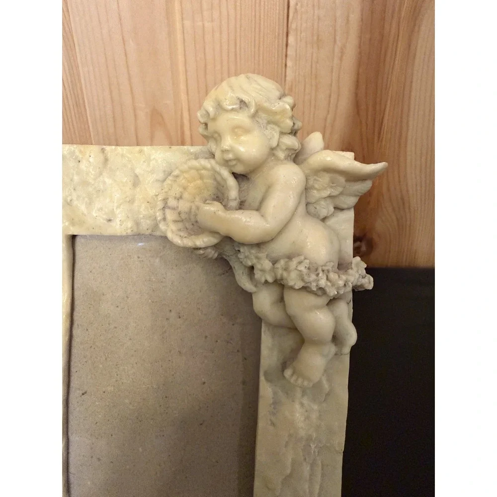Vintage Cherub Angel Cream Resin 3D Picture Frame 3x4 Inches Window 7x6 Inches